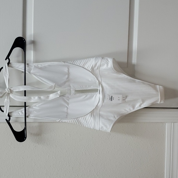 NWT Abercrombie & Fitch White Halter One Piece Swimsuit Size Large - Picture 2 of 2